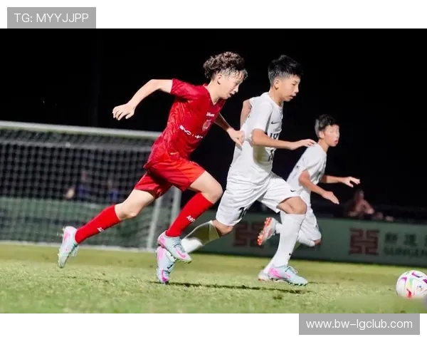 南通劲旅挑战金陵豪强一场激情四溢的江苏足球巅峰对决