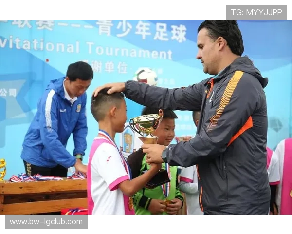 围绕拉萨小足球装备店打造青少年度足球用品购物新地标魅力城区点